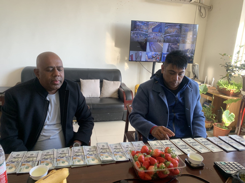 Latest company news about Clientes sul-africanos visitam a fábrica